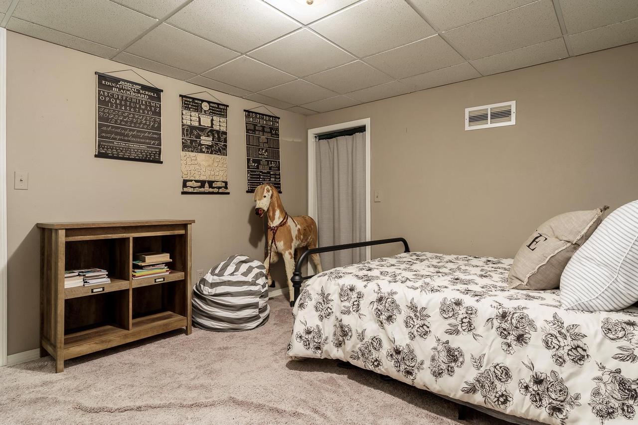 879 East Inman Parkway