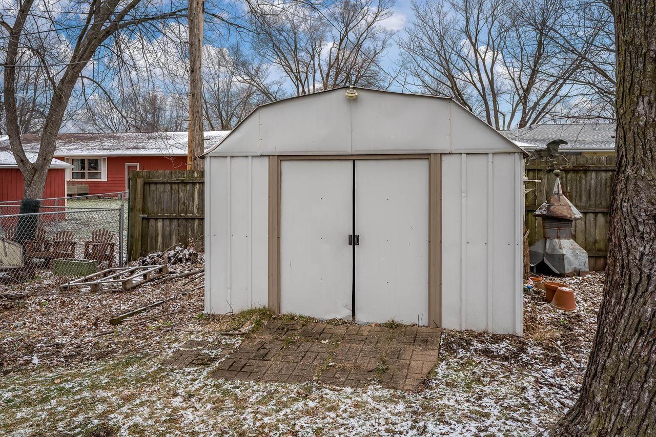 879 East Inman Parkway