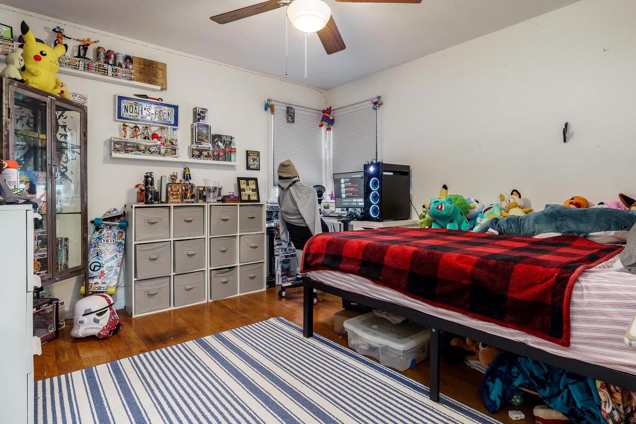 879 East Inman Parkway