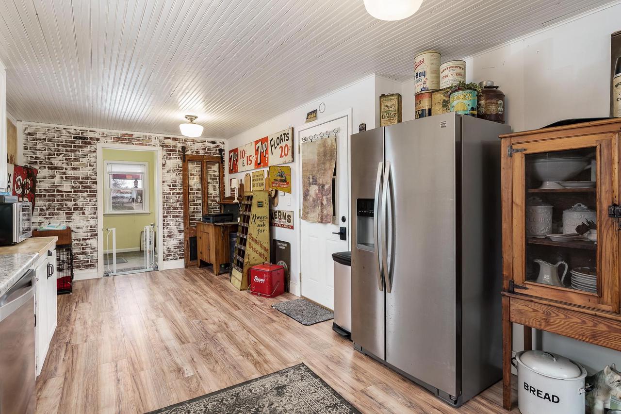 879 East Inman Parkway