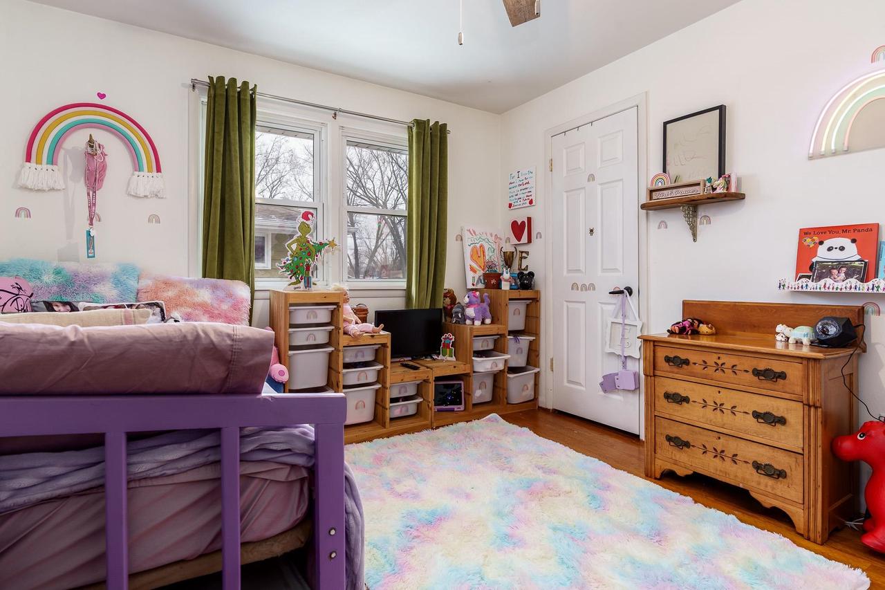 879 East Inman Parkway