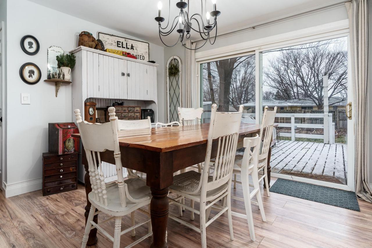 879 East Inman Parkway