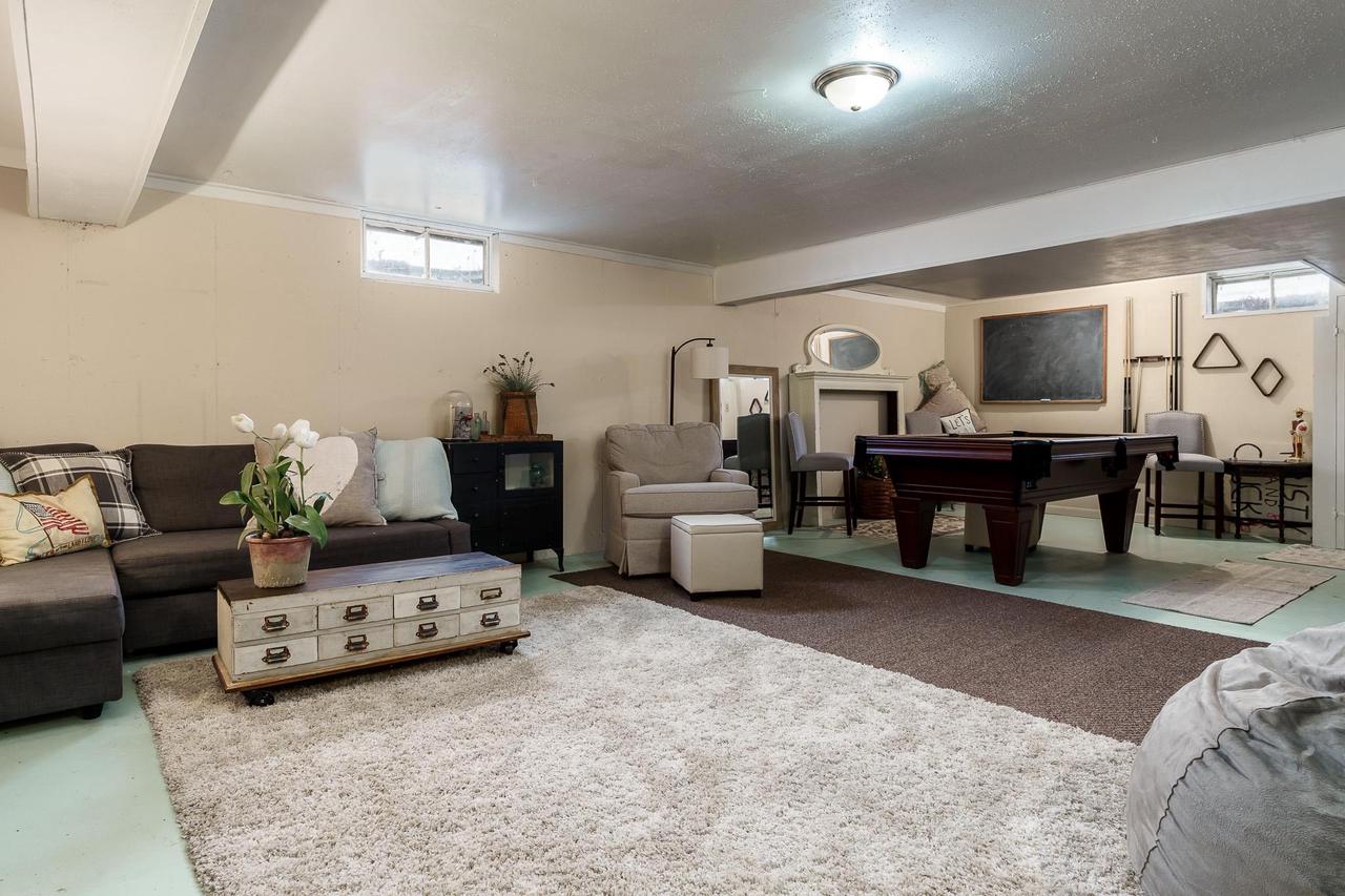 879 East Inman Parkway