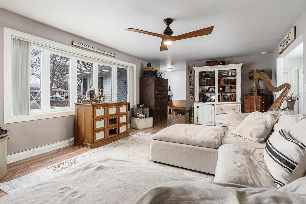 879 East Inman Parkway