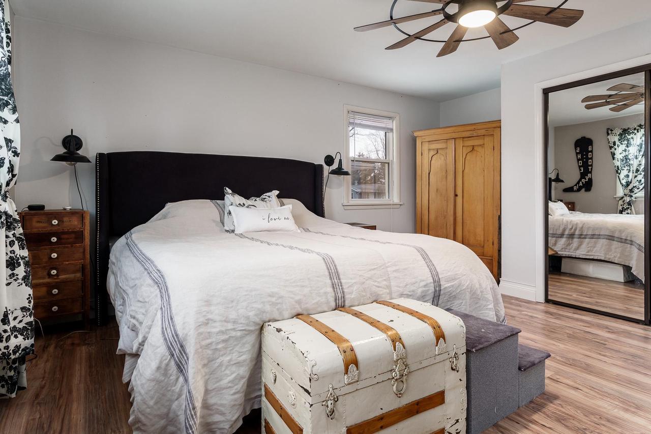 879 East Inman Parkway