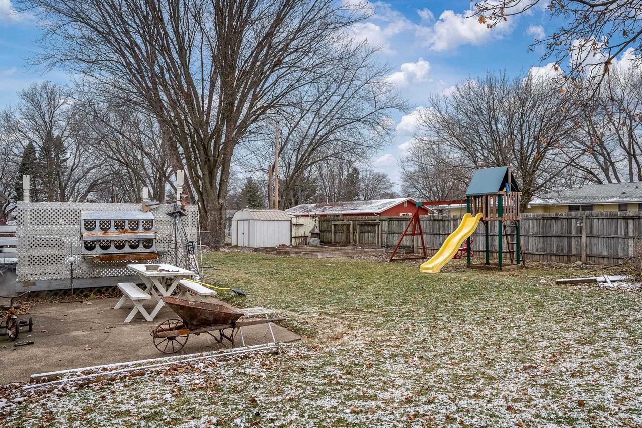 879 East Inman Parkway