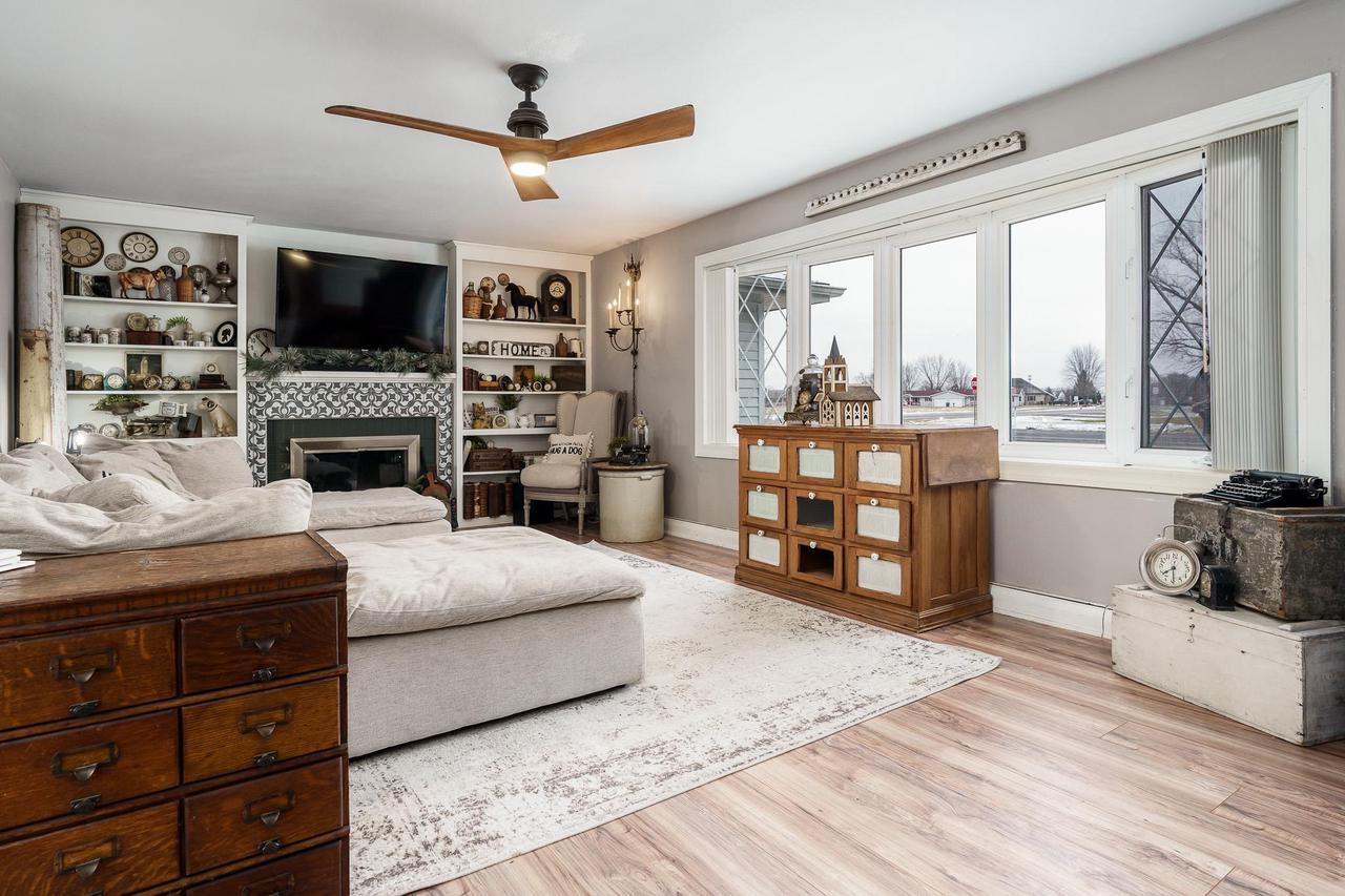 879 East Inman Parkway