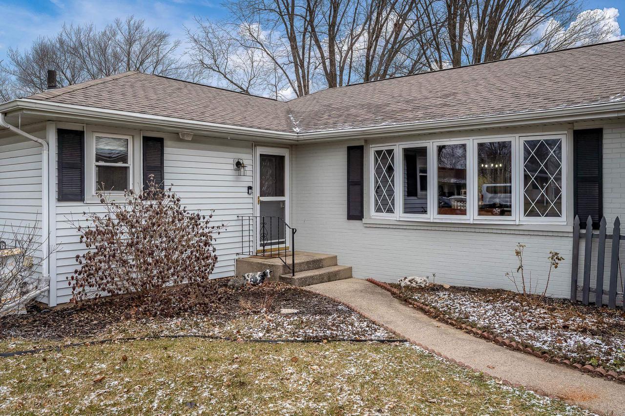 879 East Inman Parkway