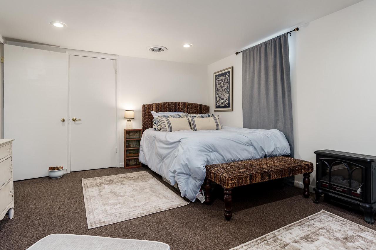 879 East Inman Parkway