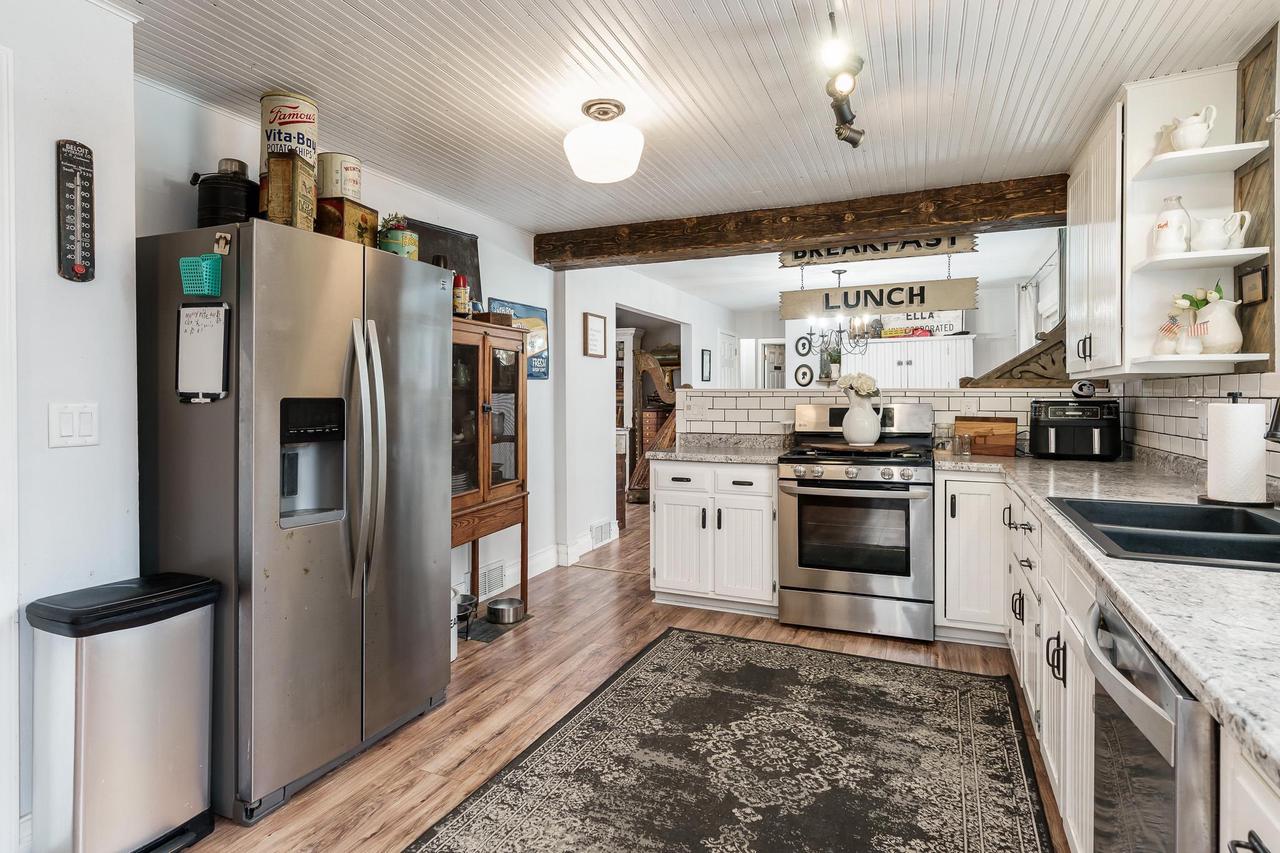 879 East Inman Parkway