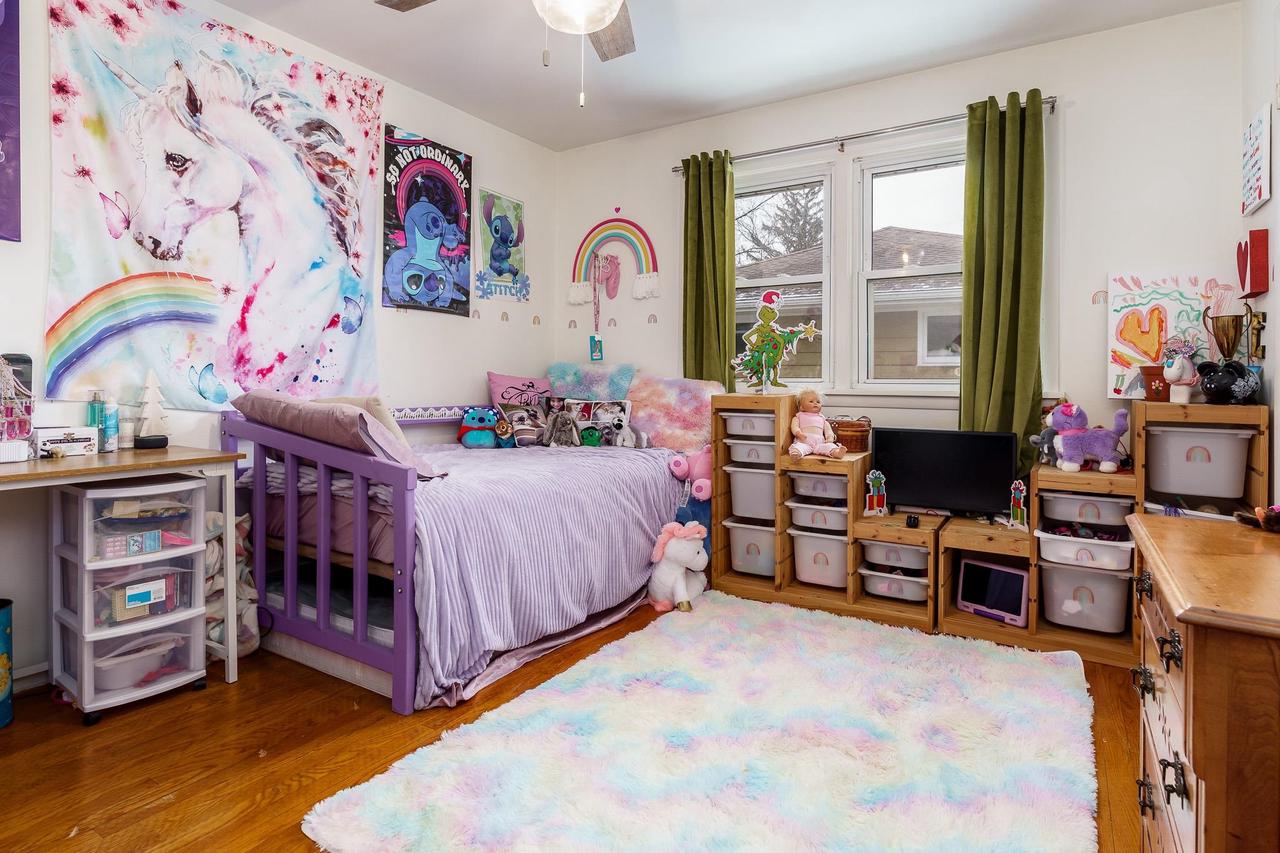 879 East Inman Parkway