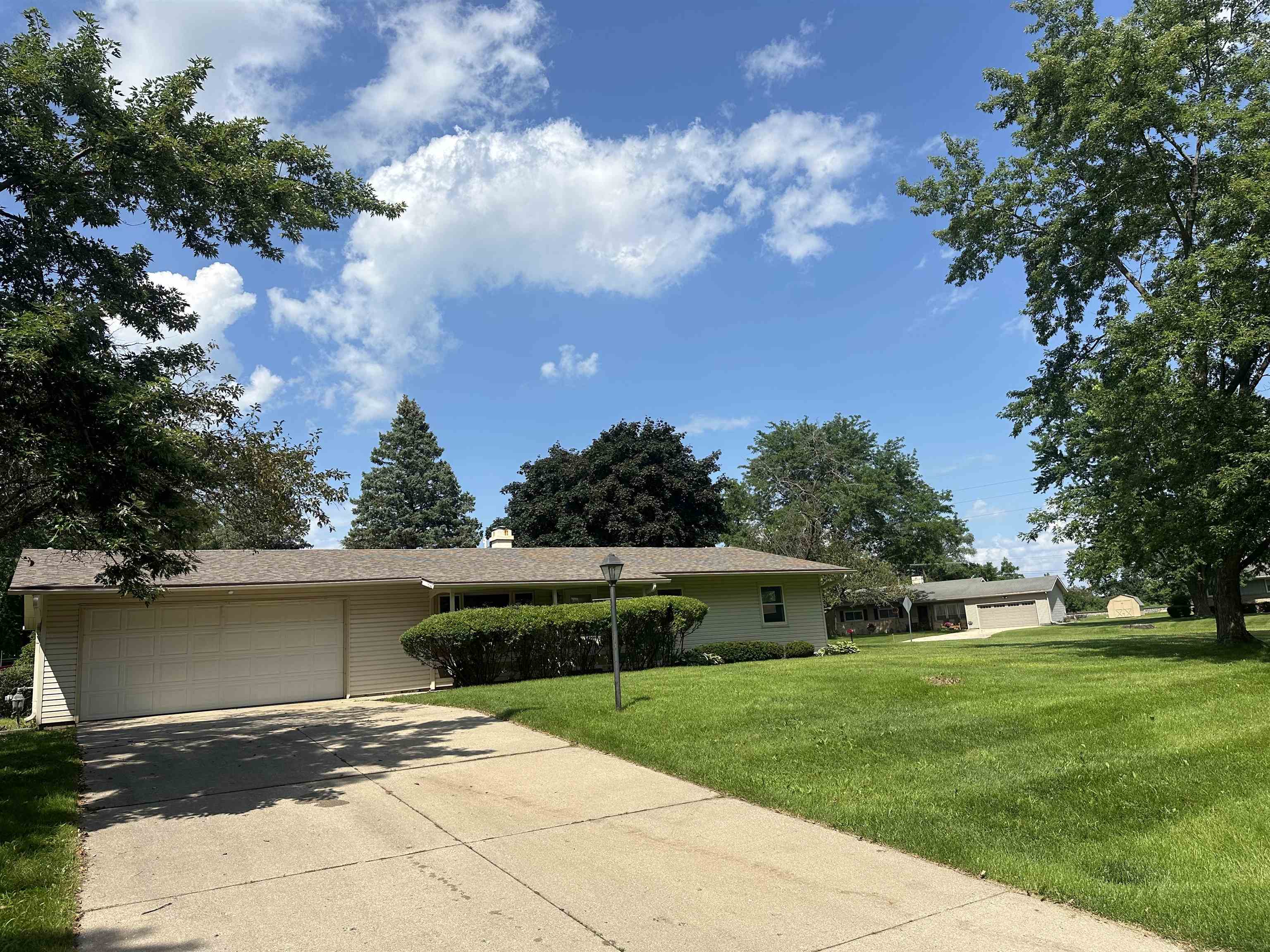 891 E Daffodil Lane