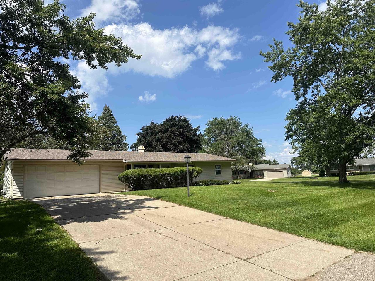 891 East Daffodil Lane
