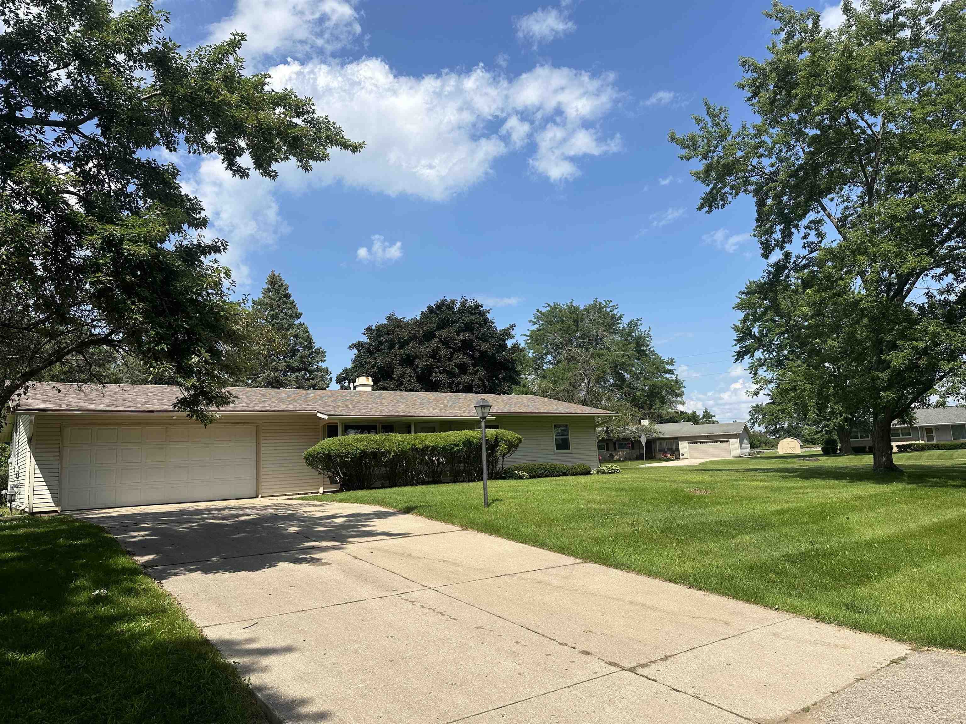 891 E Daffodil Lane
