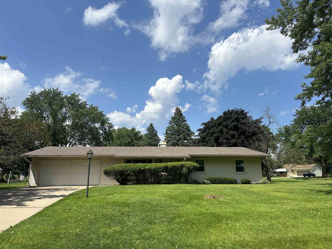 891 East Daffodil Lane