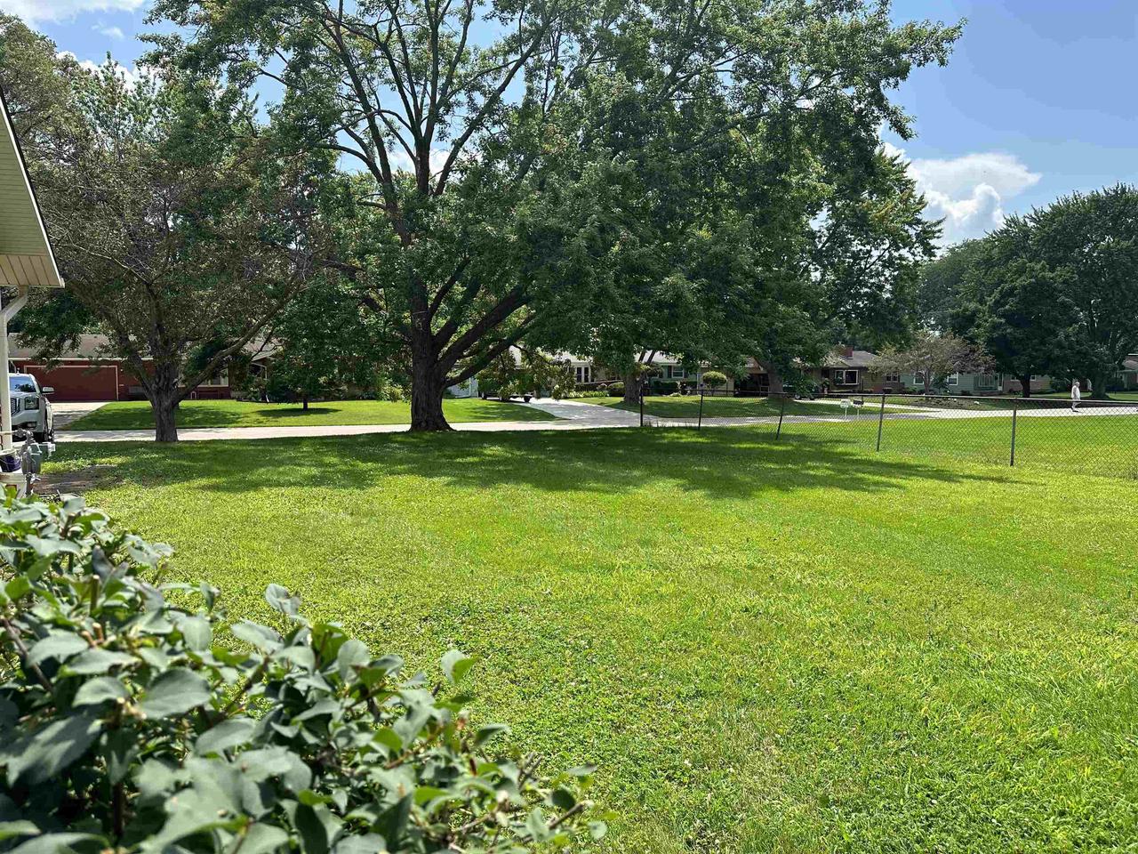 891 East Daffodil Lane