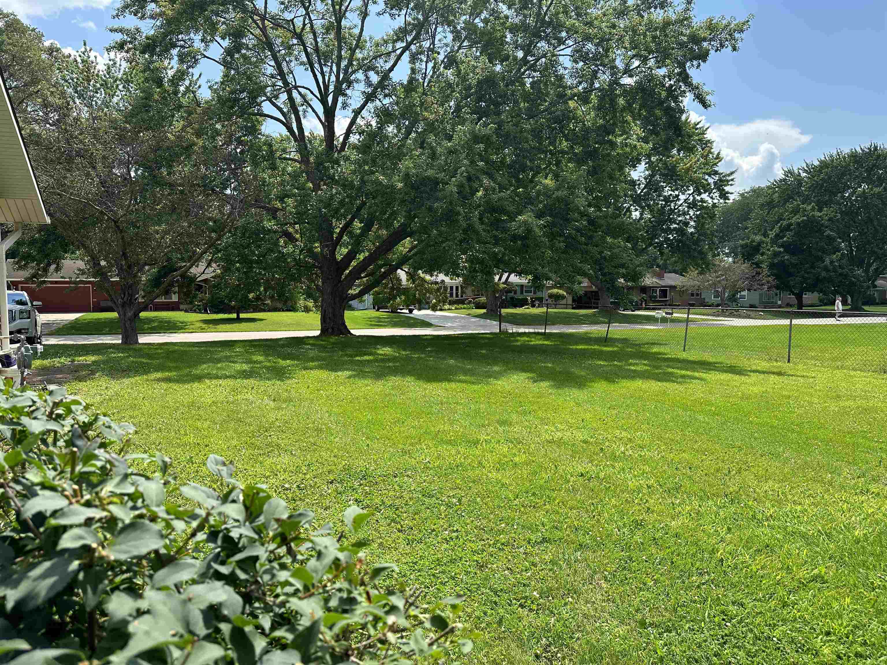 891 E Daffodil Lane