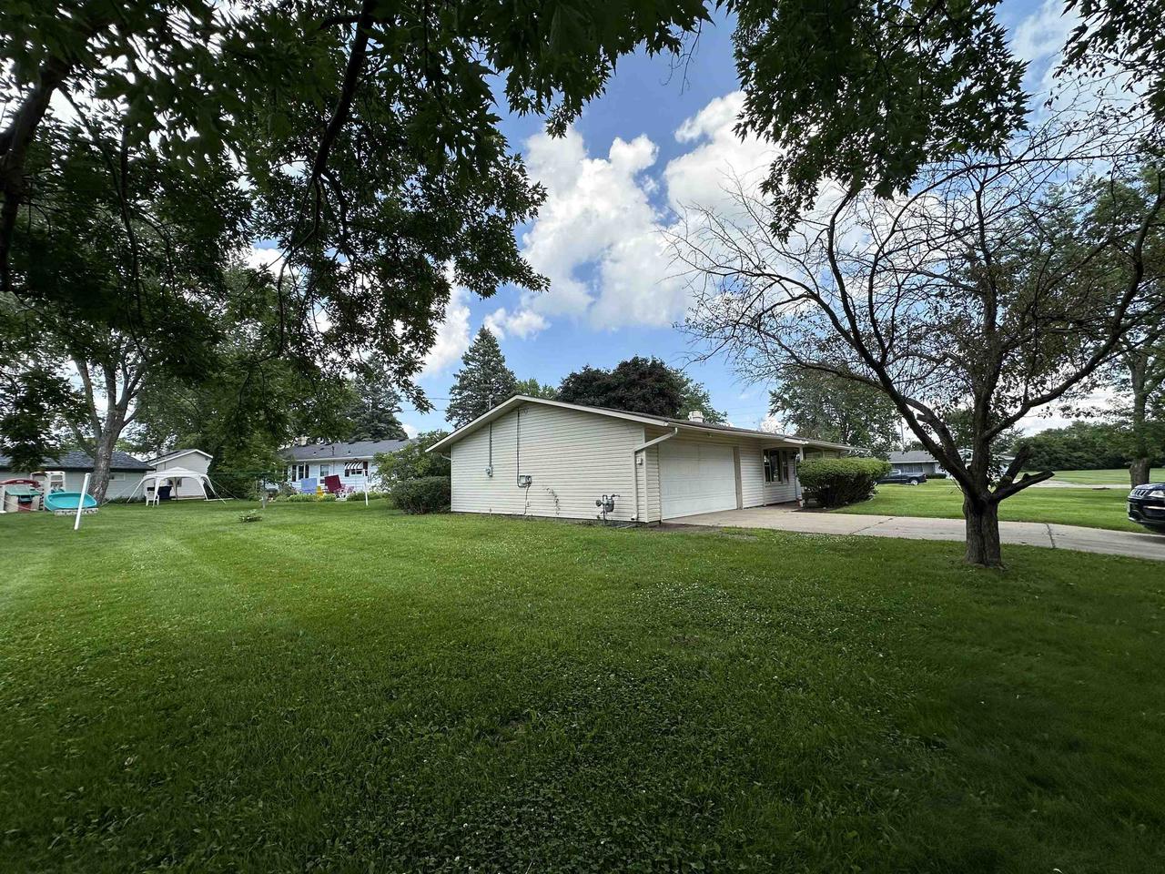 891 East Daffodil Lane