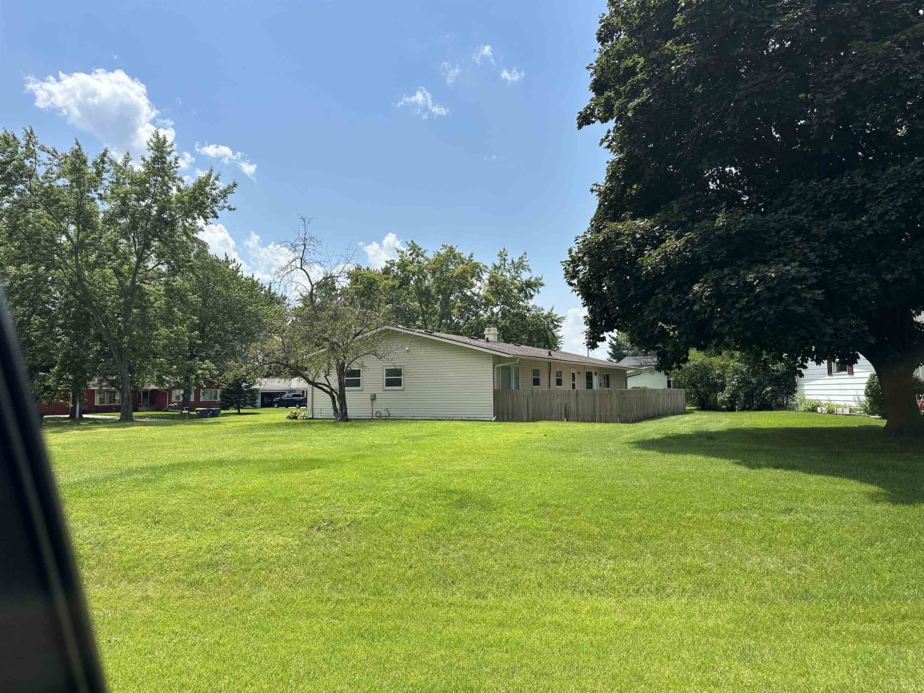 891 E Daffodil Lane