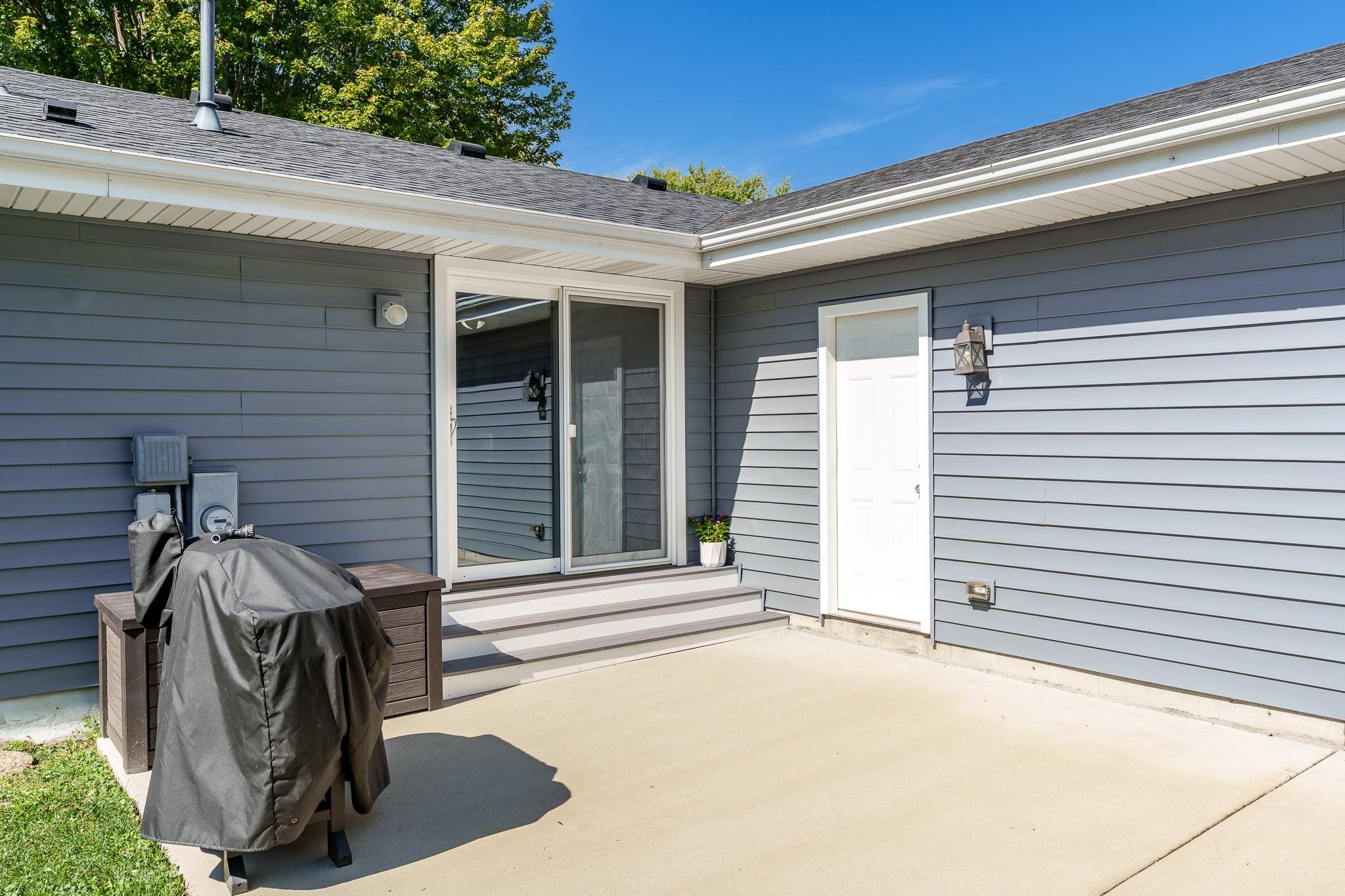 1331 W Burbank Avenue