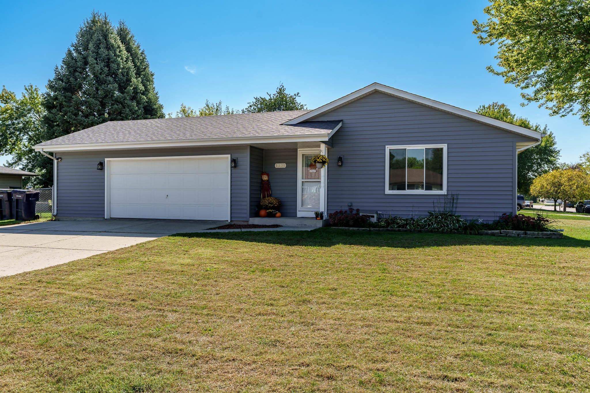 1331 W Burbank Avenue