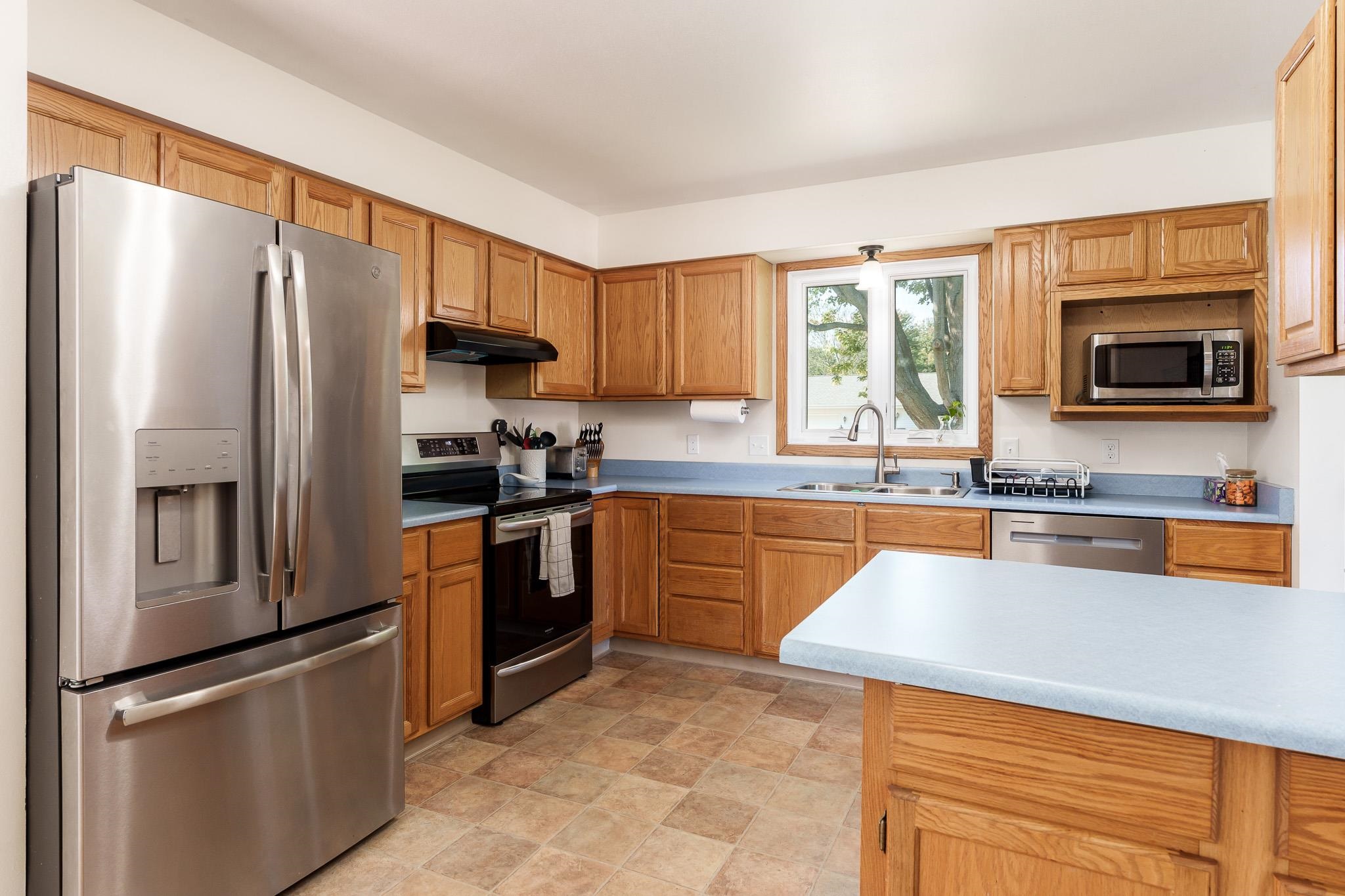 1331 W Burbank Avenue