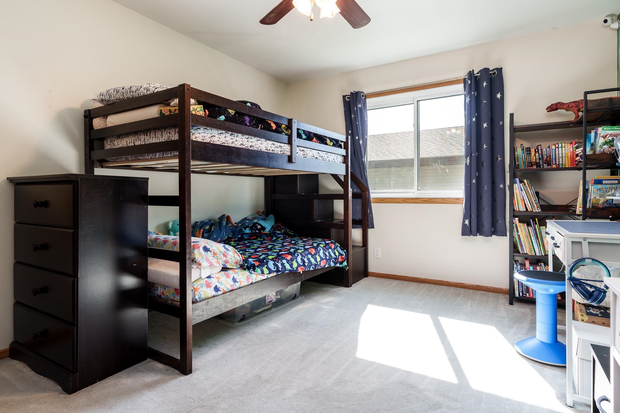 1331 W Burbank Avenue