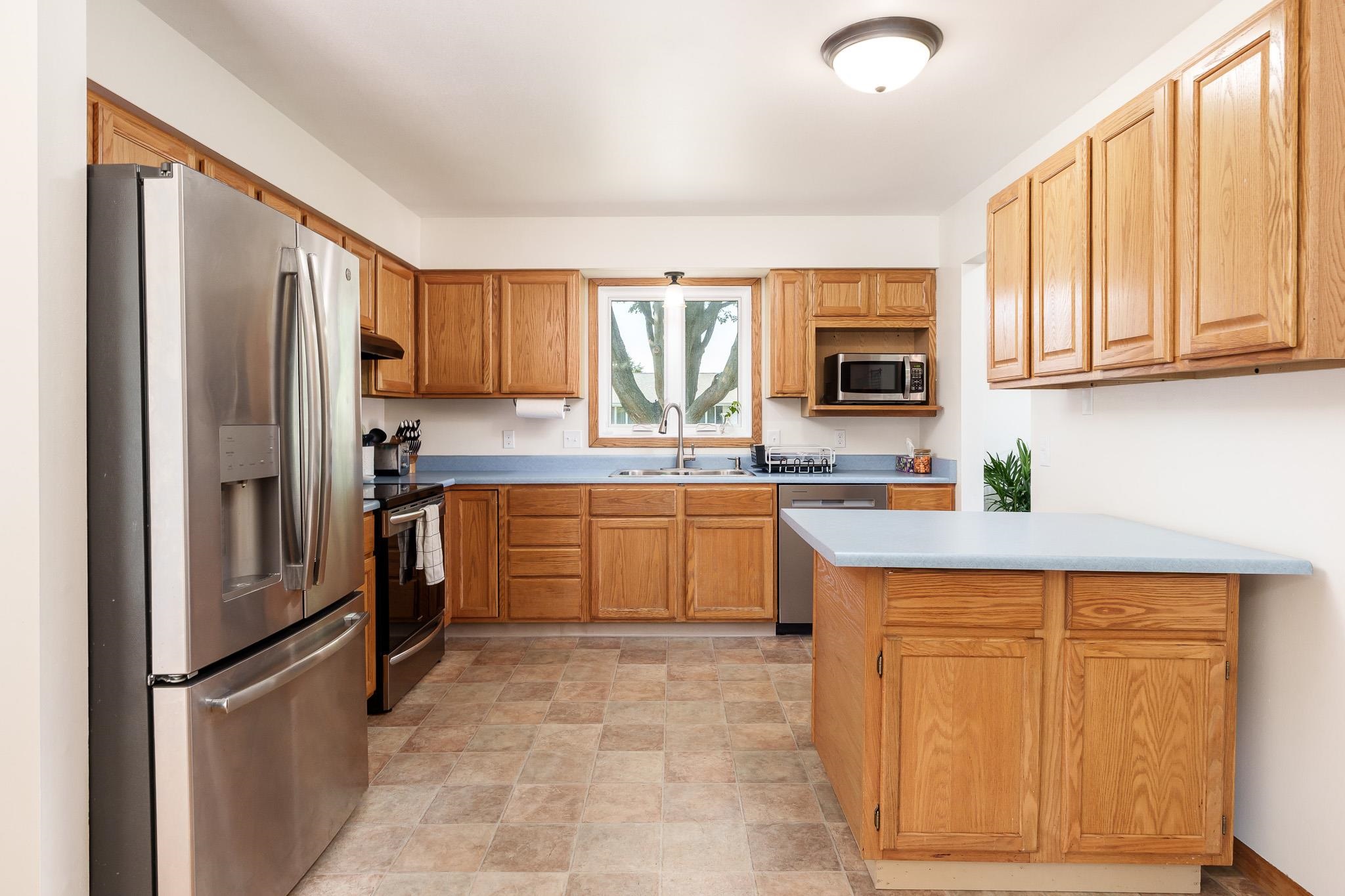 1331 W Burbank Avenue