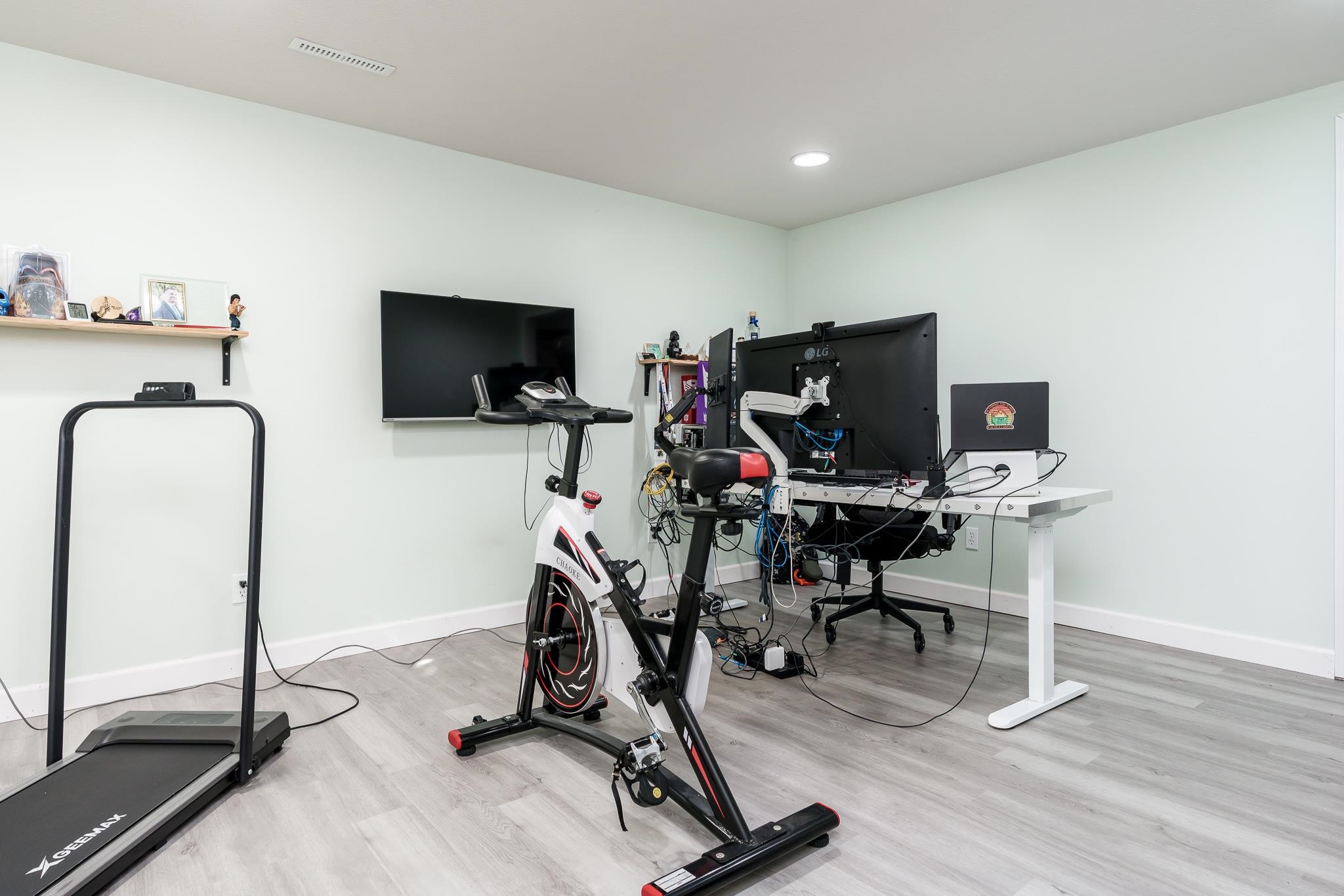 1331 W Burbank Avenue