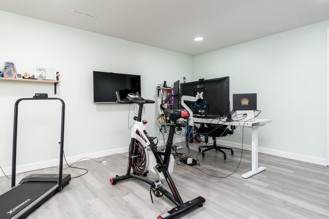 1331 West Burbank Avenue