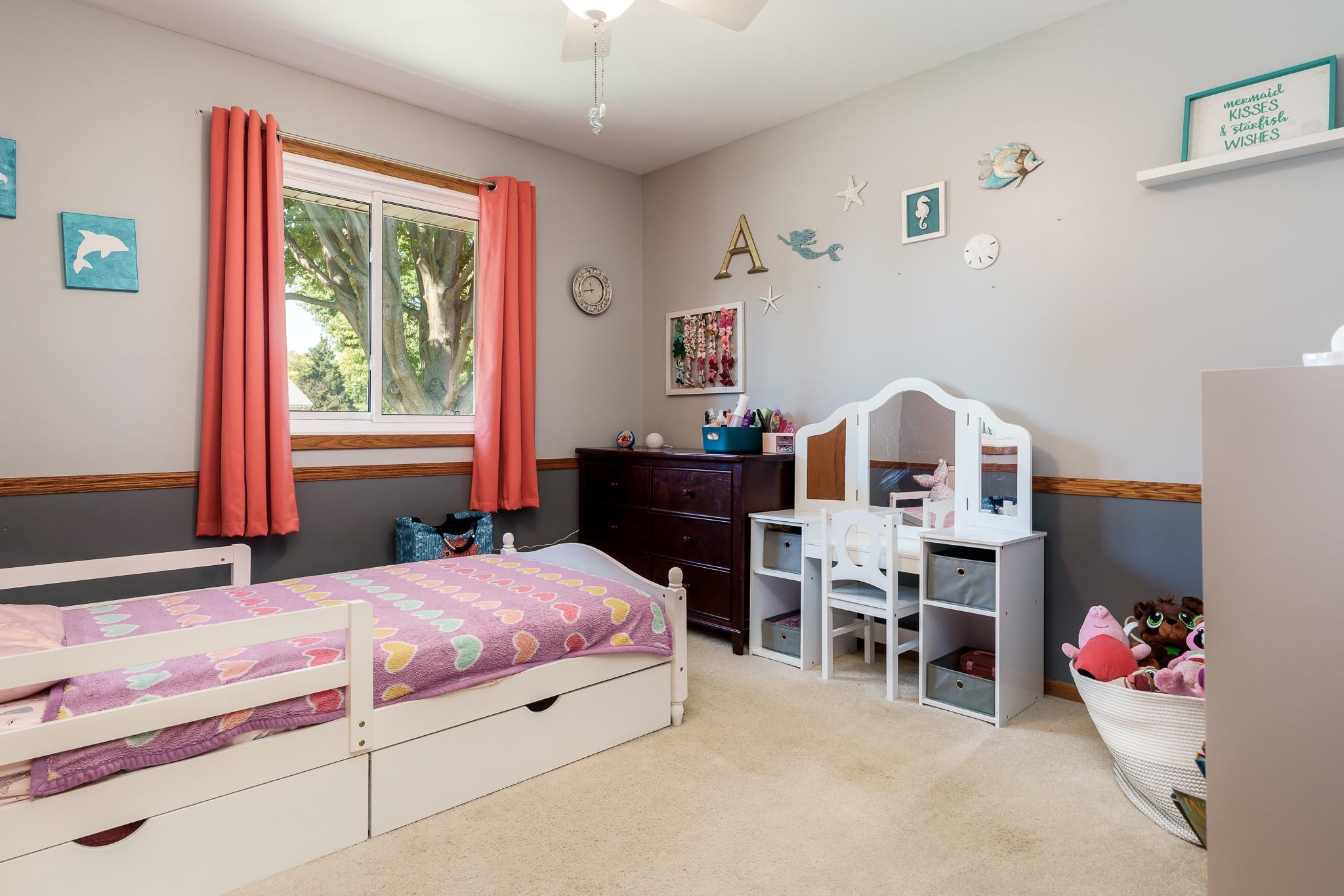 1331 W Burbank Avenue