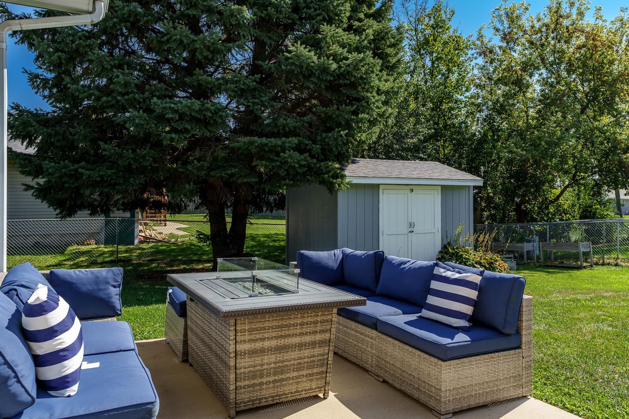 1331 W Burbank Avenue