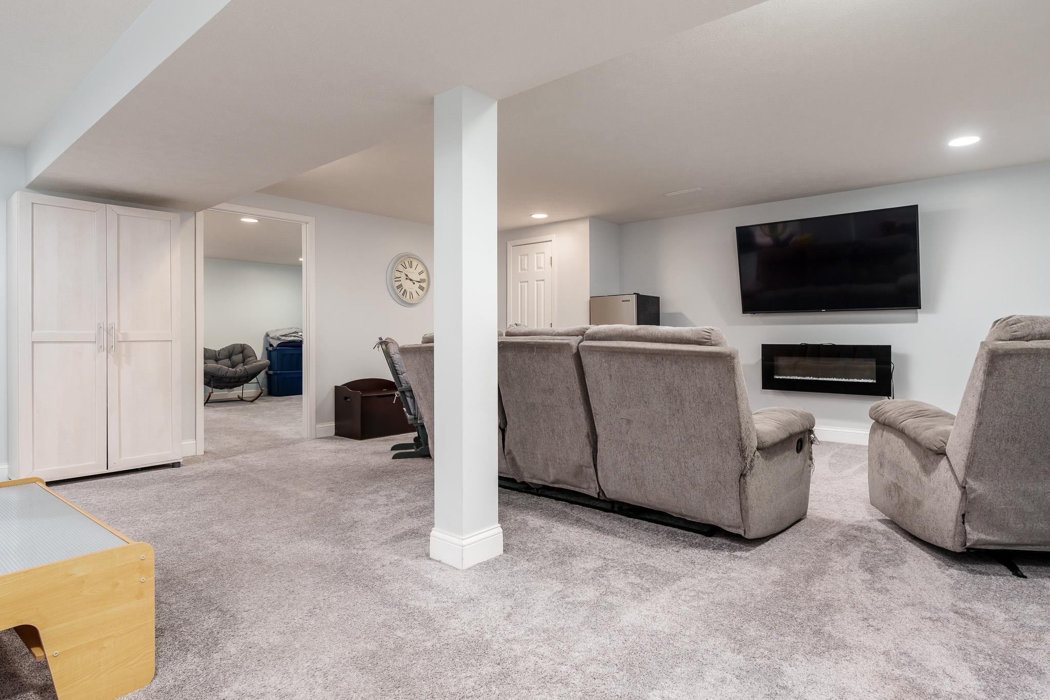 1331 W Burbank Avenue