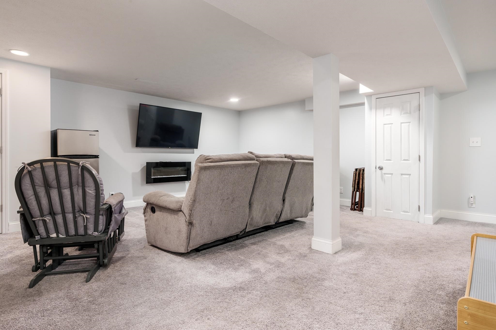 1331 W Burbank Avenue