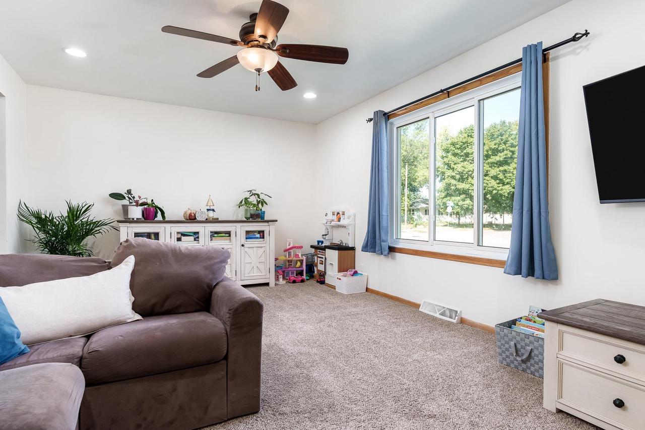 1331 West Burbank Avenue