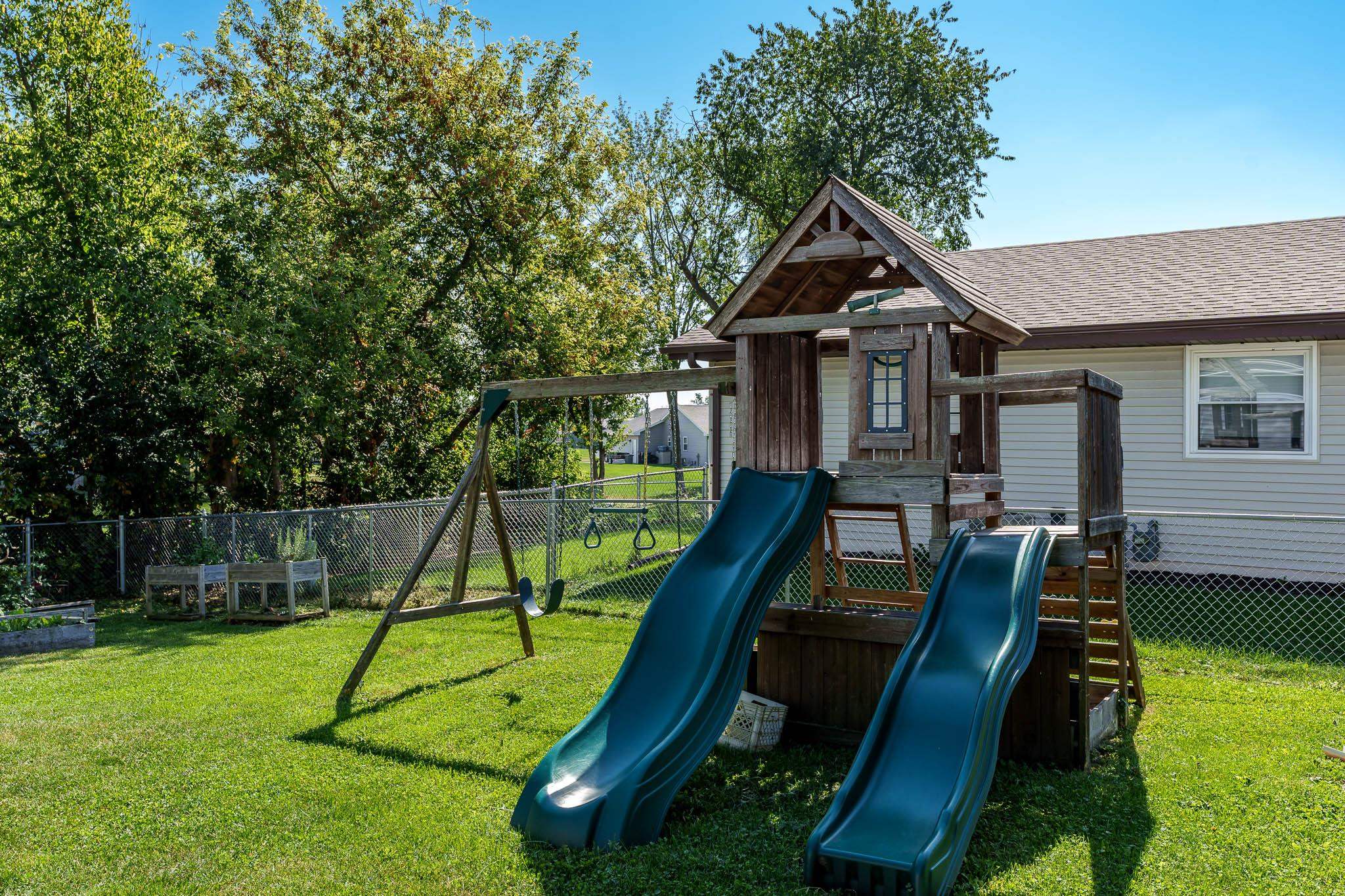 1331 W Burbank Avenue