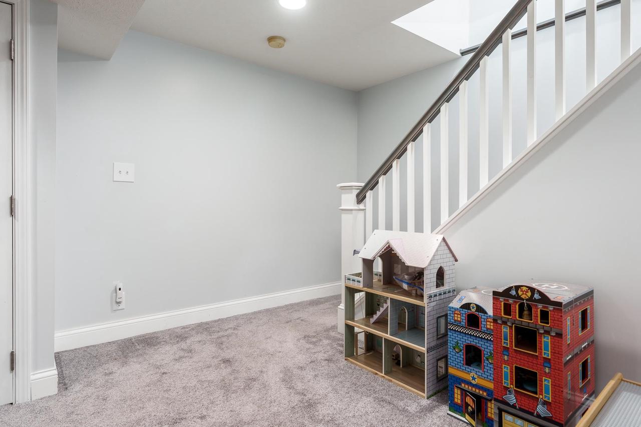 1331 West Burbank Avenue