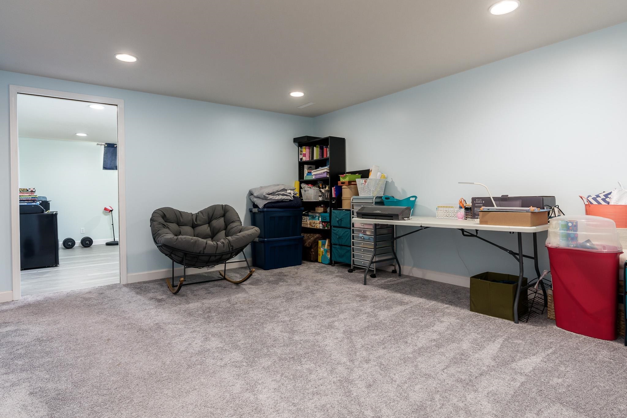 1331 W Burbank Avenue