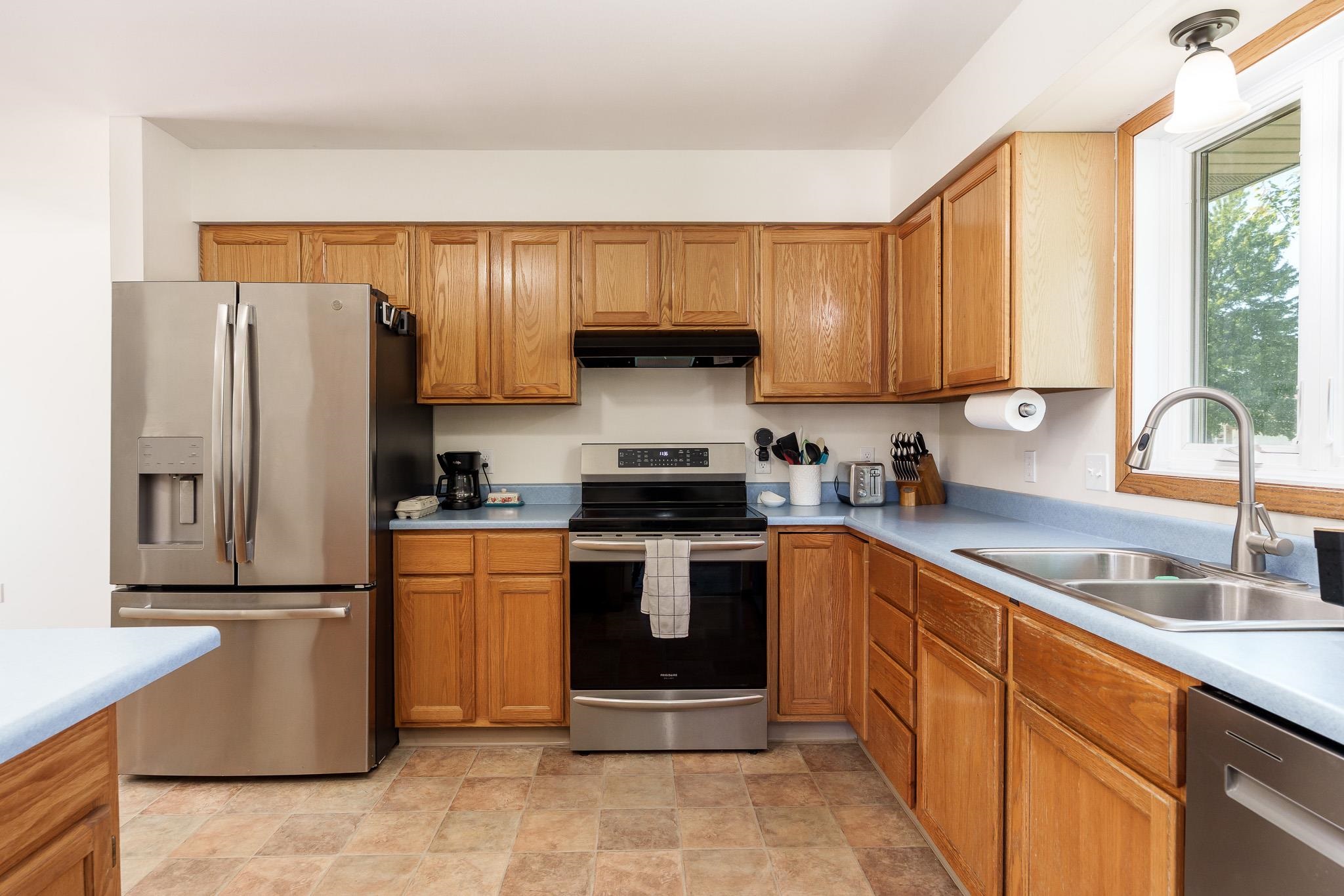 1331 W Burbank Avenue