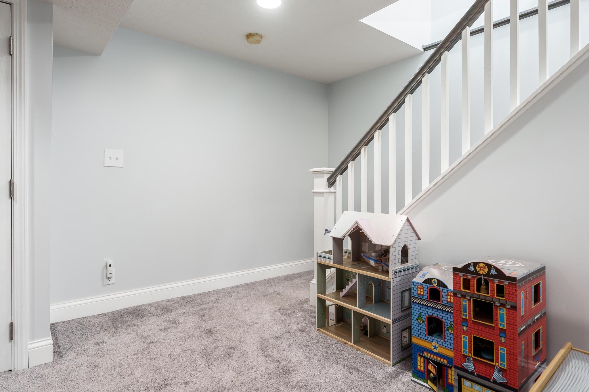 1331 W Burbank Avenue