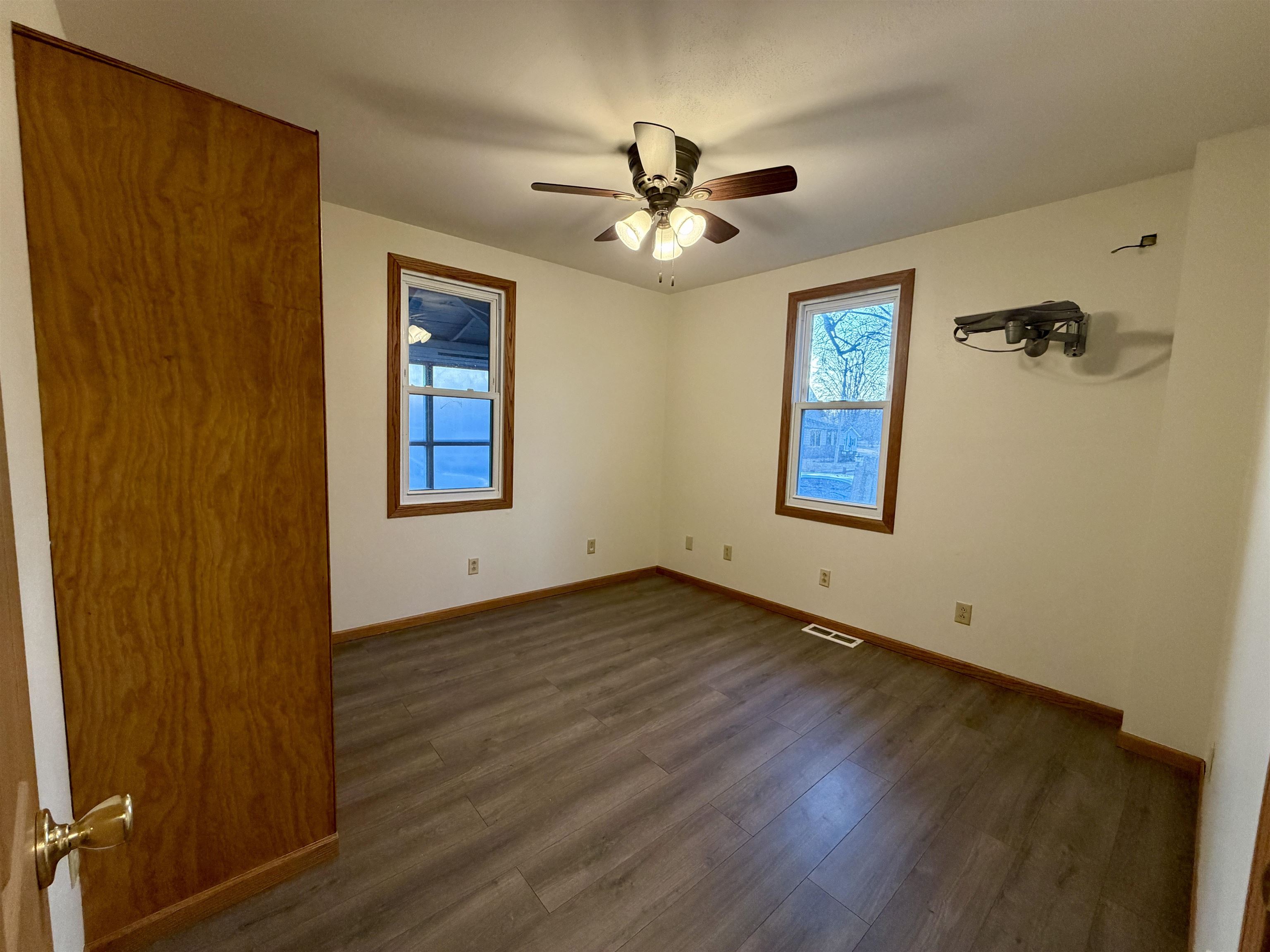 835 E Homeland Court