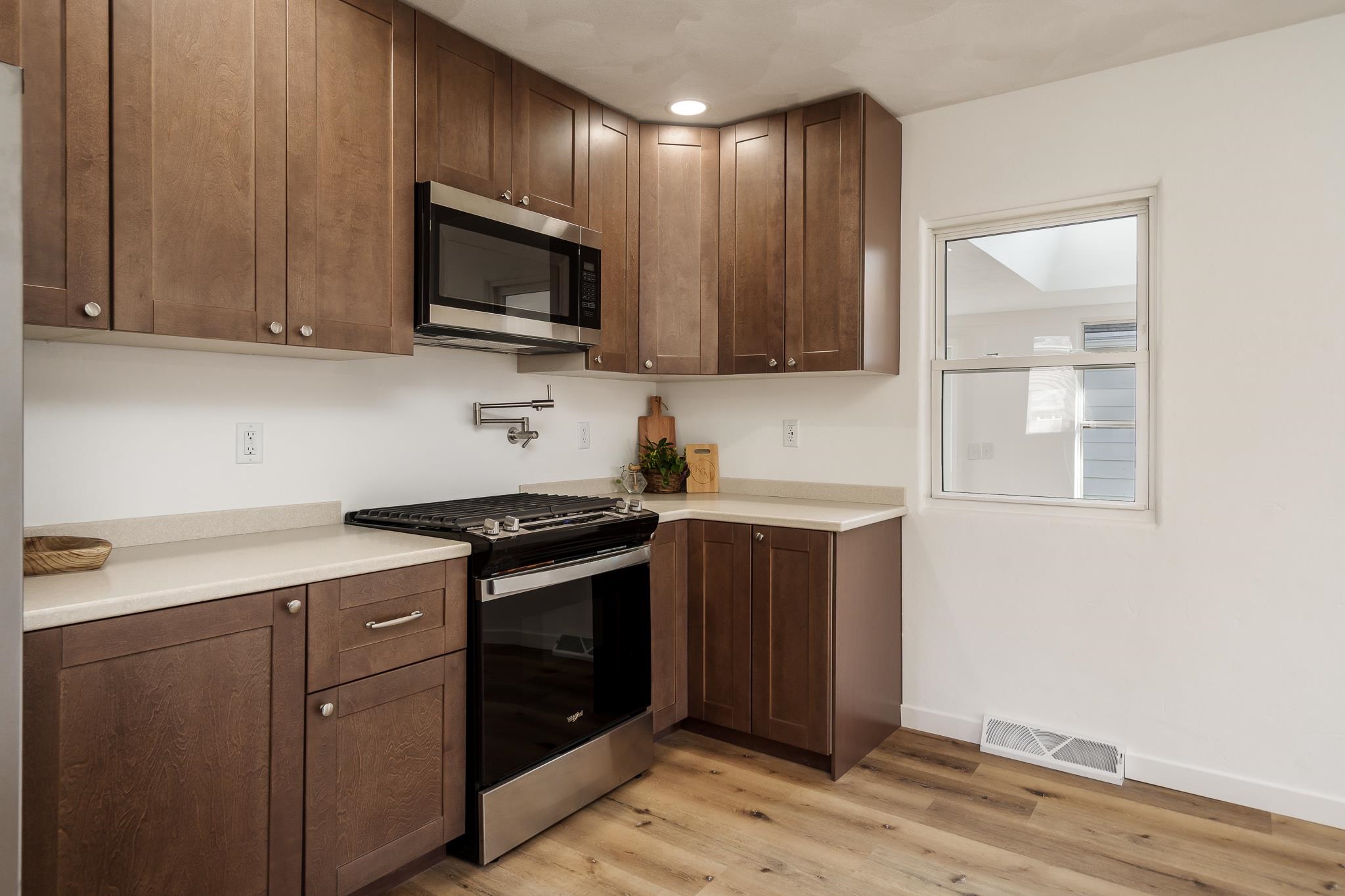 1728 Henderson Avenue