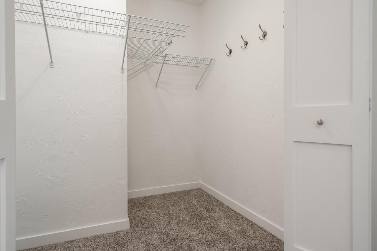 1728 Henderson Avenue