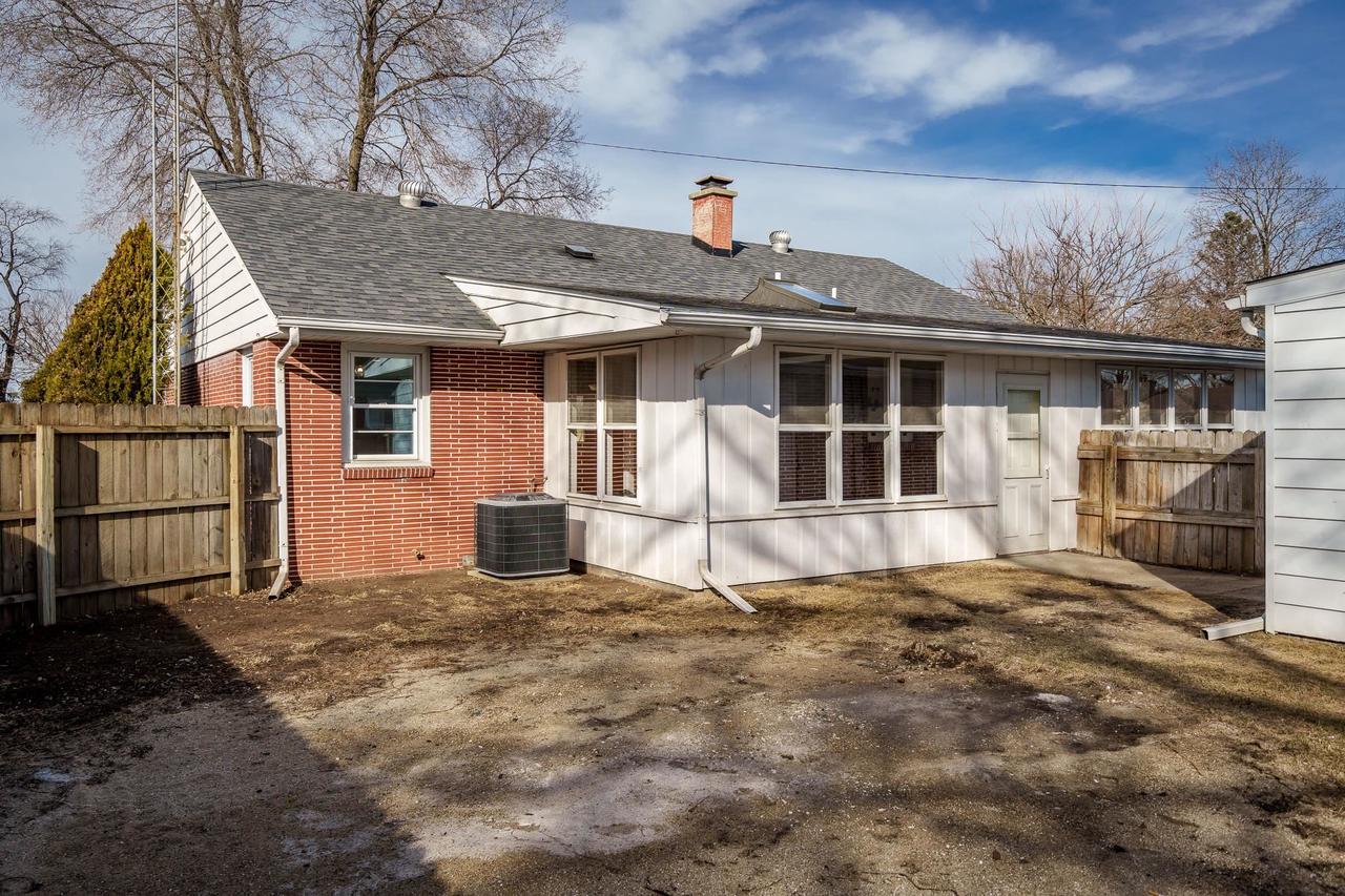 1728 Henderson Avenue