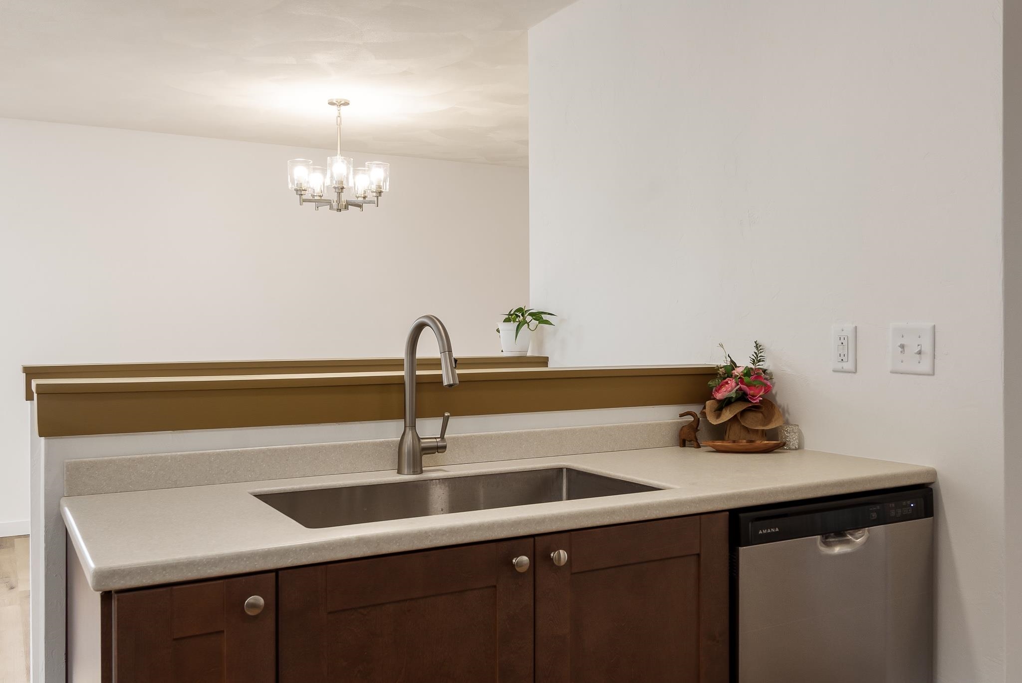 1728 Henderson Avenue