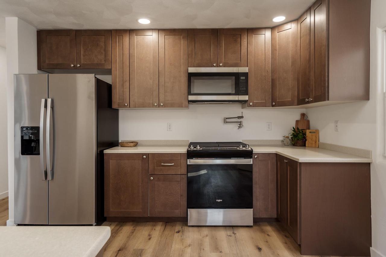 1728 Henderson Avenue