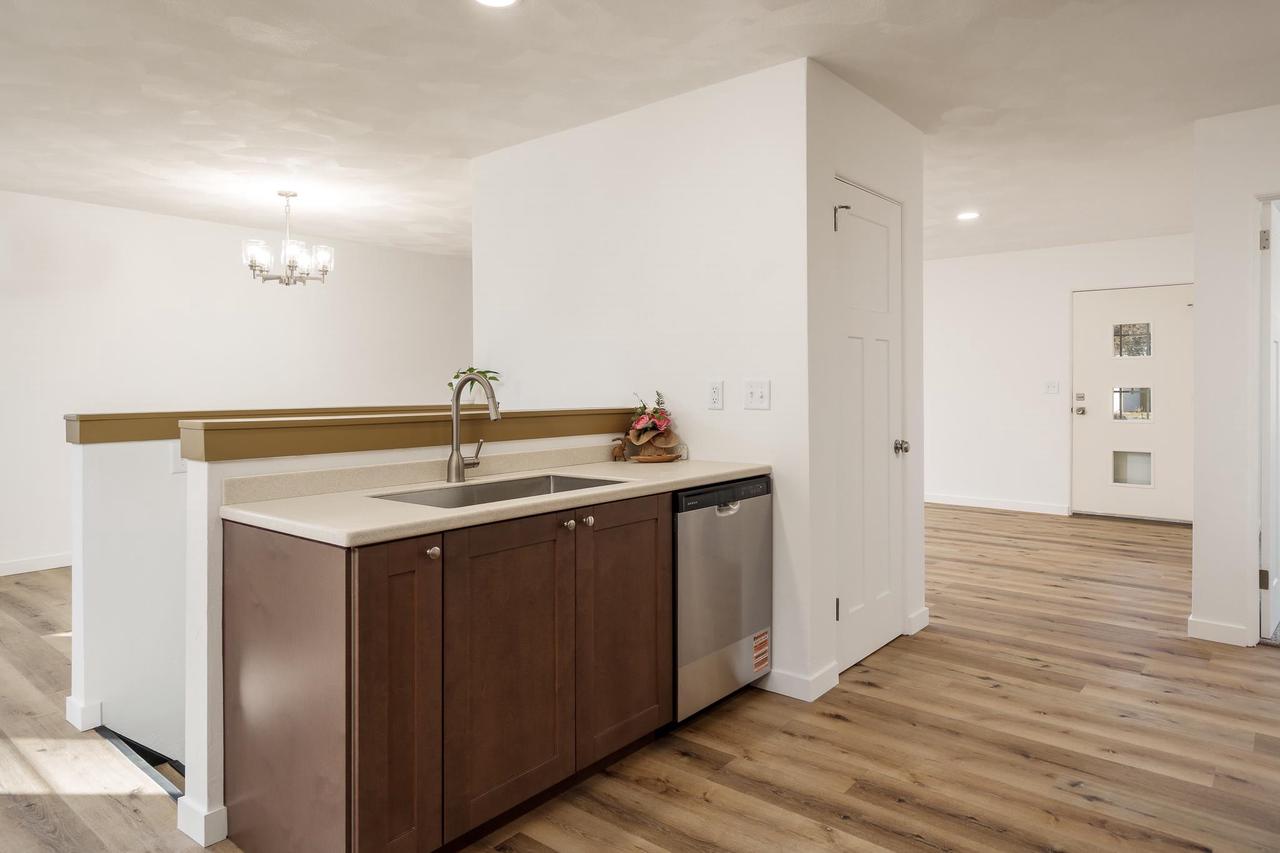 1728 Henderson Avenue