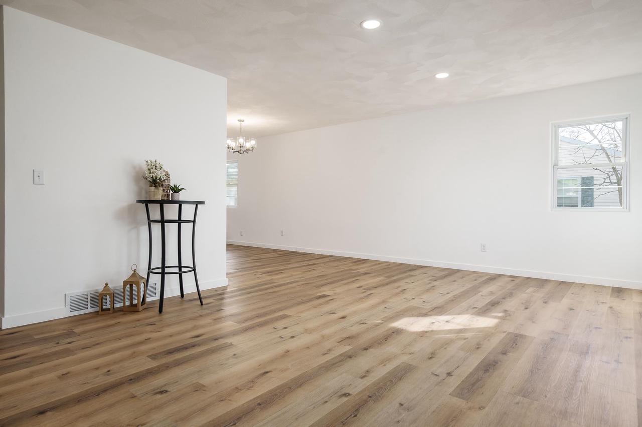 1728 Henderson Avenue