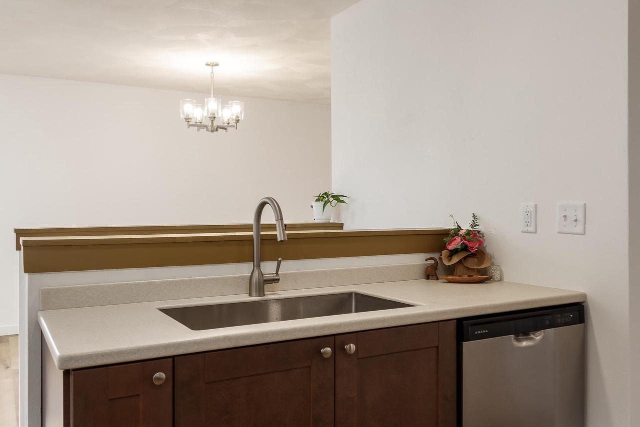 1728 Henderson Avenue