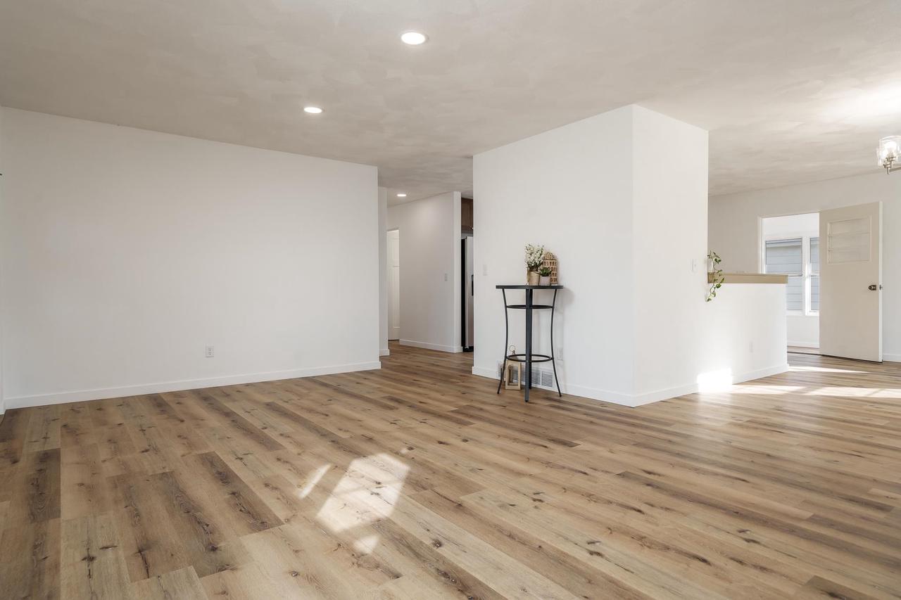 1728 Henderson Avenue